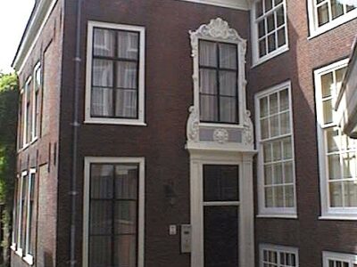 (nummerbord zegt 84 t/m 84c)