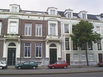 Javastraat 32 t/m 32g in het midden van de foto