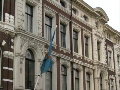 v.l.n.r. nr. 57 en 58