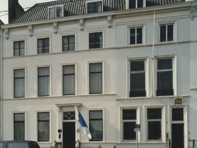 herkomst: REO   jaar: 1994   nr.32 rechts op de foto