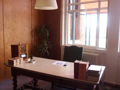 plesmanweg-1-6-20160910-voormalig-kantoor-secretaresse-ingericht-met-het-bureau-van-dhr-plesman-tbv-omd-20160910