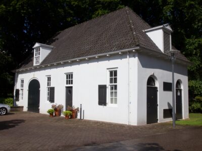 herkomst: P. Bosman   datum: 20 juli 2017   koetshuis gelegen op het landgoed Historische Buitenplaats Zorgvliet van het Catshuis