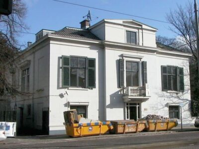 Herkomst: R. de Booij   datum: 11-2-2000



exterieur
voorgevel