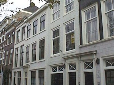 nr. 127/127a in het midden van de afbeelding