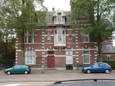 herkomst: R. Joosten datum: 2 juli 2013 linkerdeel dubbele villa is huis nr 30