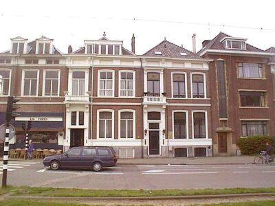 v.l.n.r. Koninginnegracht 74 (ged.); 75/75a; 76/76a en 77 (ged.)