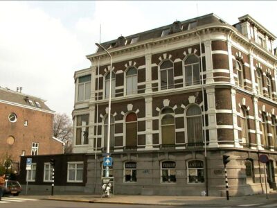 Nassauplein 62-76/hoek Javastraat 72