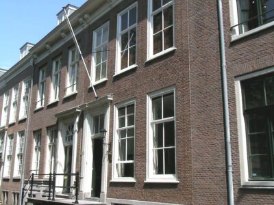 Nieuwe Uitleg 10 (rechts) en 11 (links)