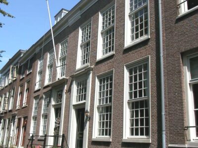 Nieuwe Uitleg nr. 12 (rechts) en 13 (links)