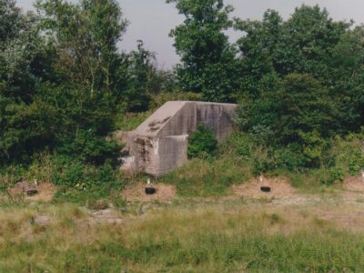 Tankmuur U12 en mitrailleur kazemat U10