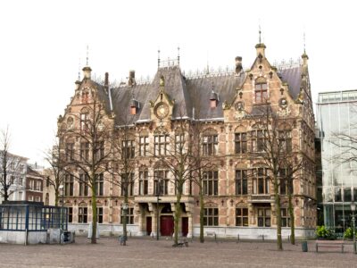 Detail middengedeelte voorgevel.