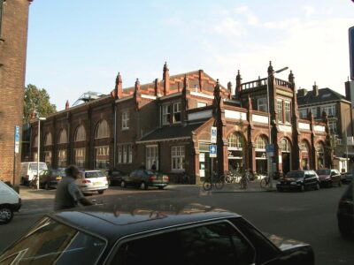 voor- en zijgevel gezien vanaf Theresiastraat